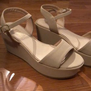 Nude wedges